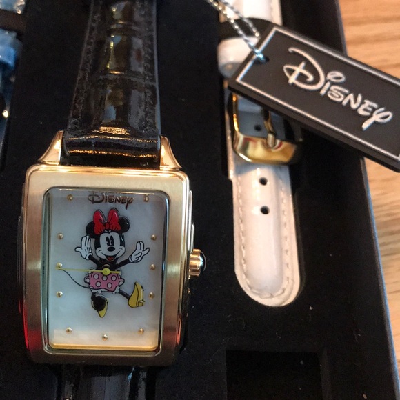 NWT MINNIE MOUSE watch - Picture 5 of 6